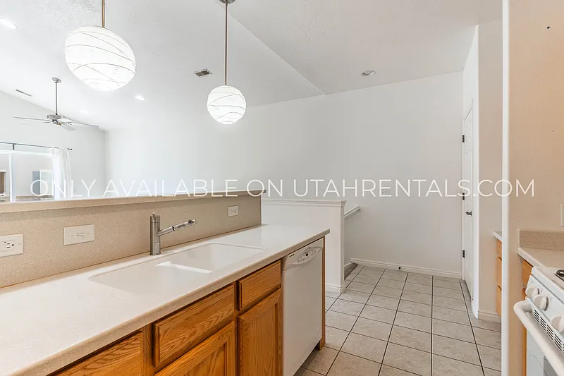 2 bed, 2.0 bath, 1071 sqft, $1,550 — Photo 4