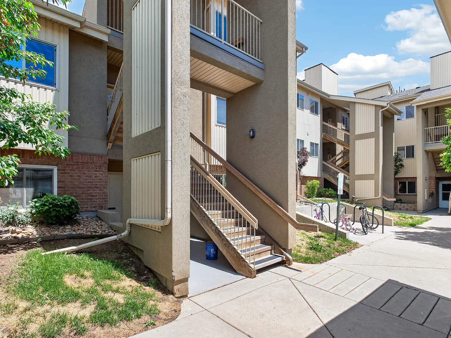 2 bed, 1042 sqft, $2,000 — Photo 2