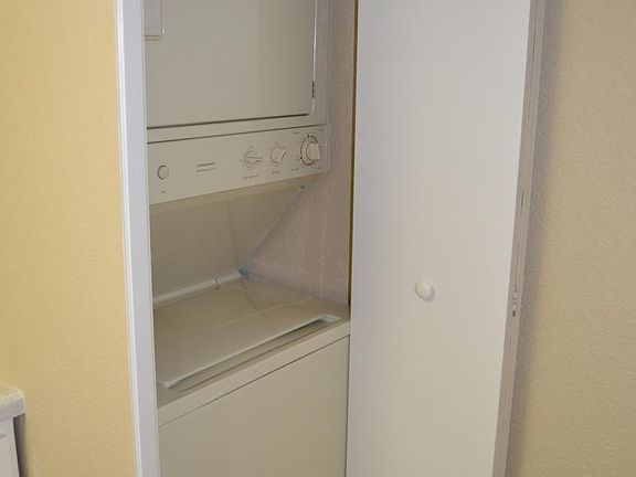 Washer/Dryer Included