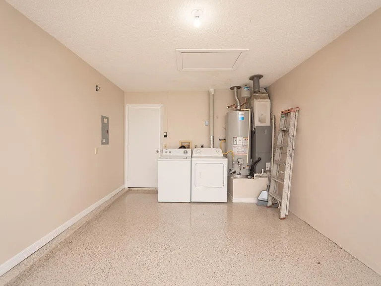 47 Bogart Pl — Photo 20