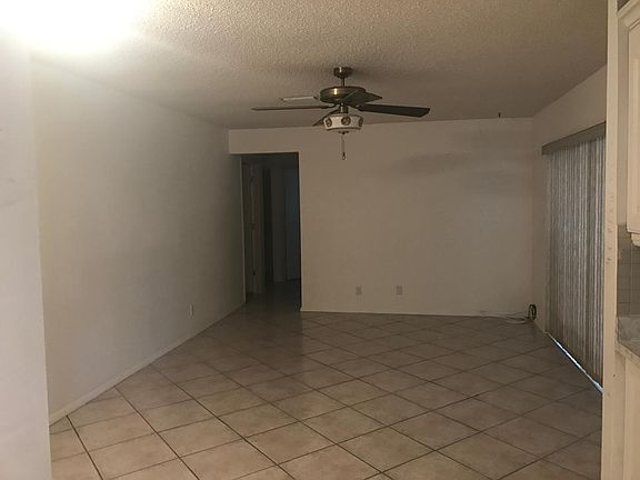 4th image of 387 SW 34th Ter