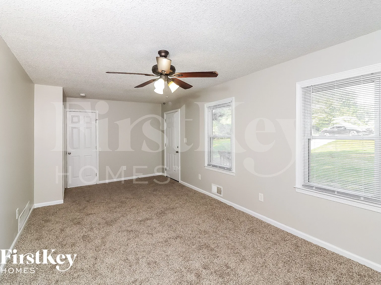 3 bed, 2.0 bath, 1310 sqft, $1,585 — Photo 3
