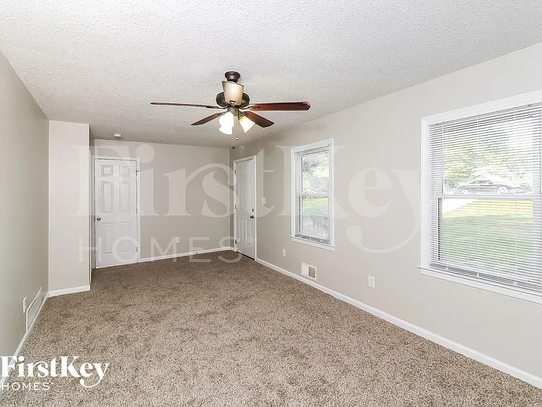 4007 Wells Cir — Photo 3