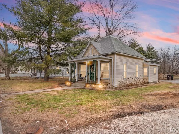 360 S Main St, White Hall, IL 62092