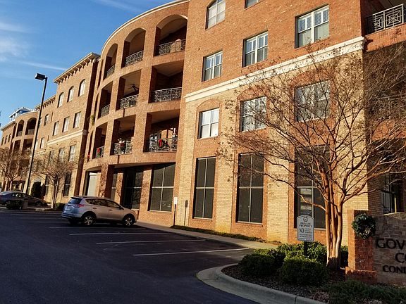 Exterior of Governors Court Condominiums