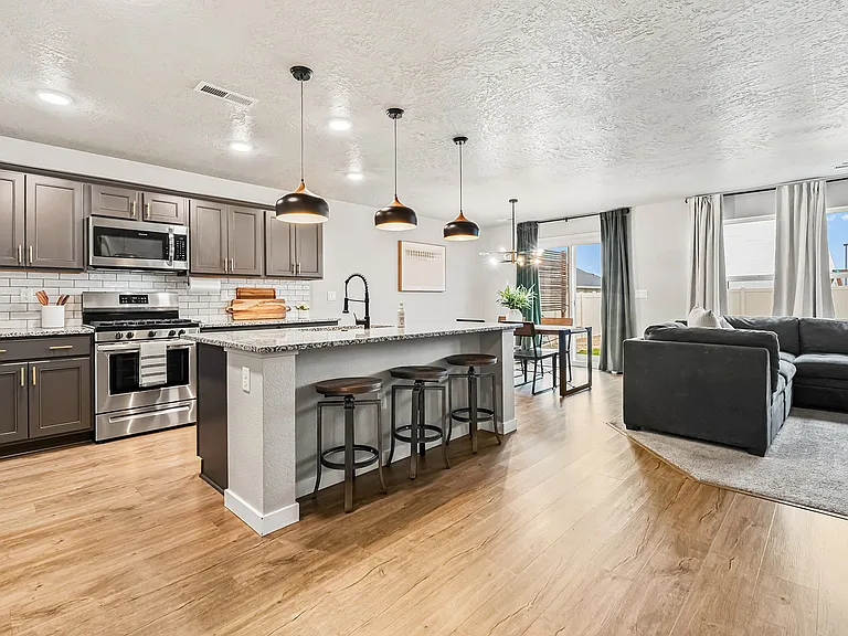 3882 E Berwick Dr — Photo 8
