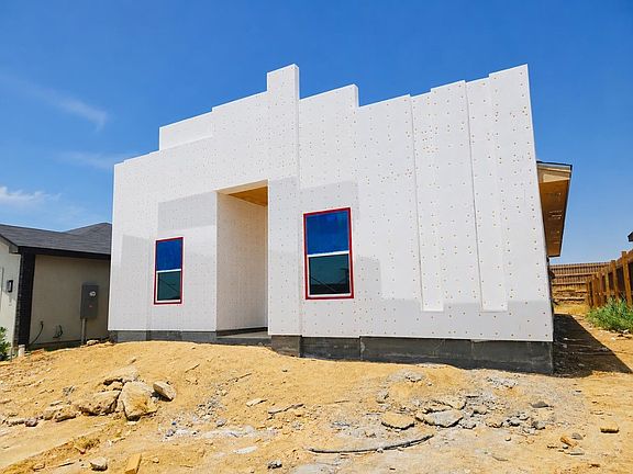 4th image of 112 Mi Ranchito St