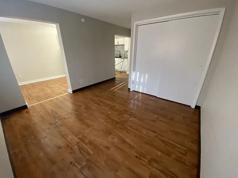 Raintree Apartments — Photo 11
