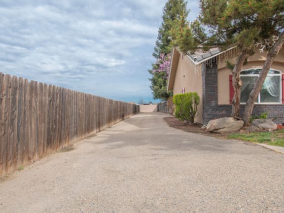4th image of 12744 Avenue 320