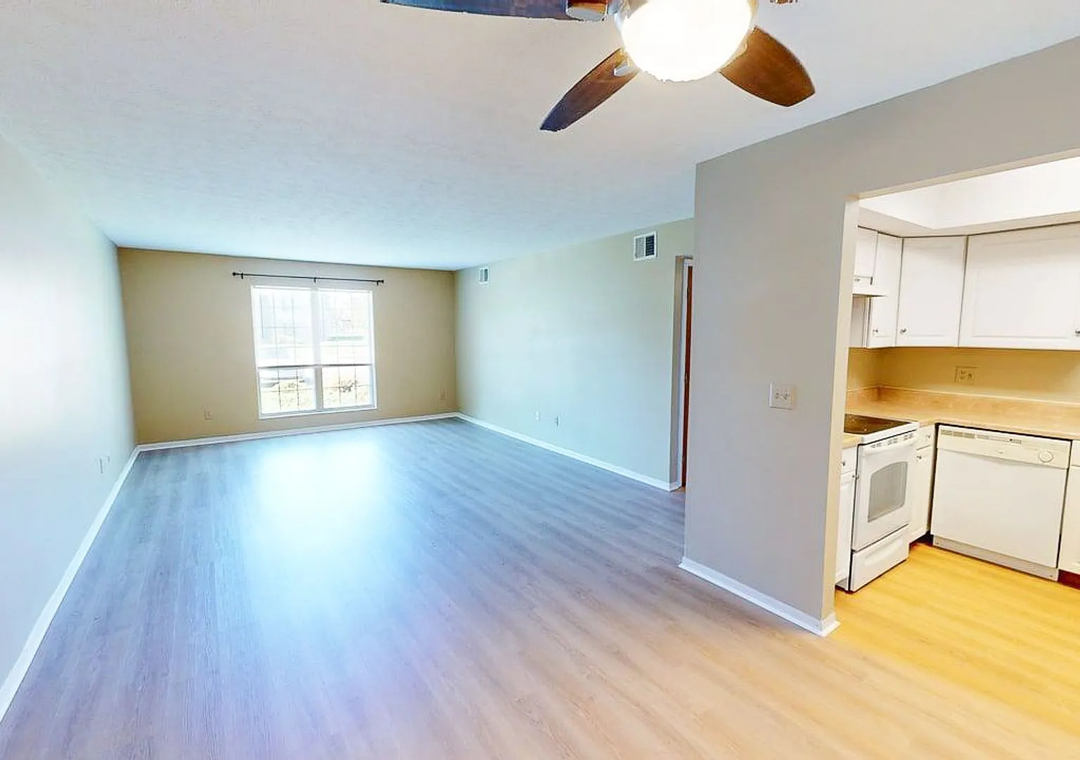 2064 Park Run Dr. Apt C — Photo 2