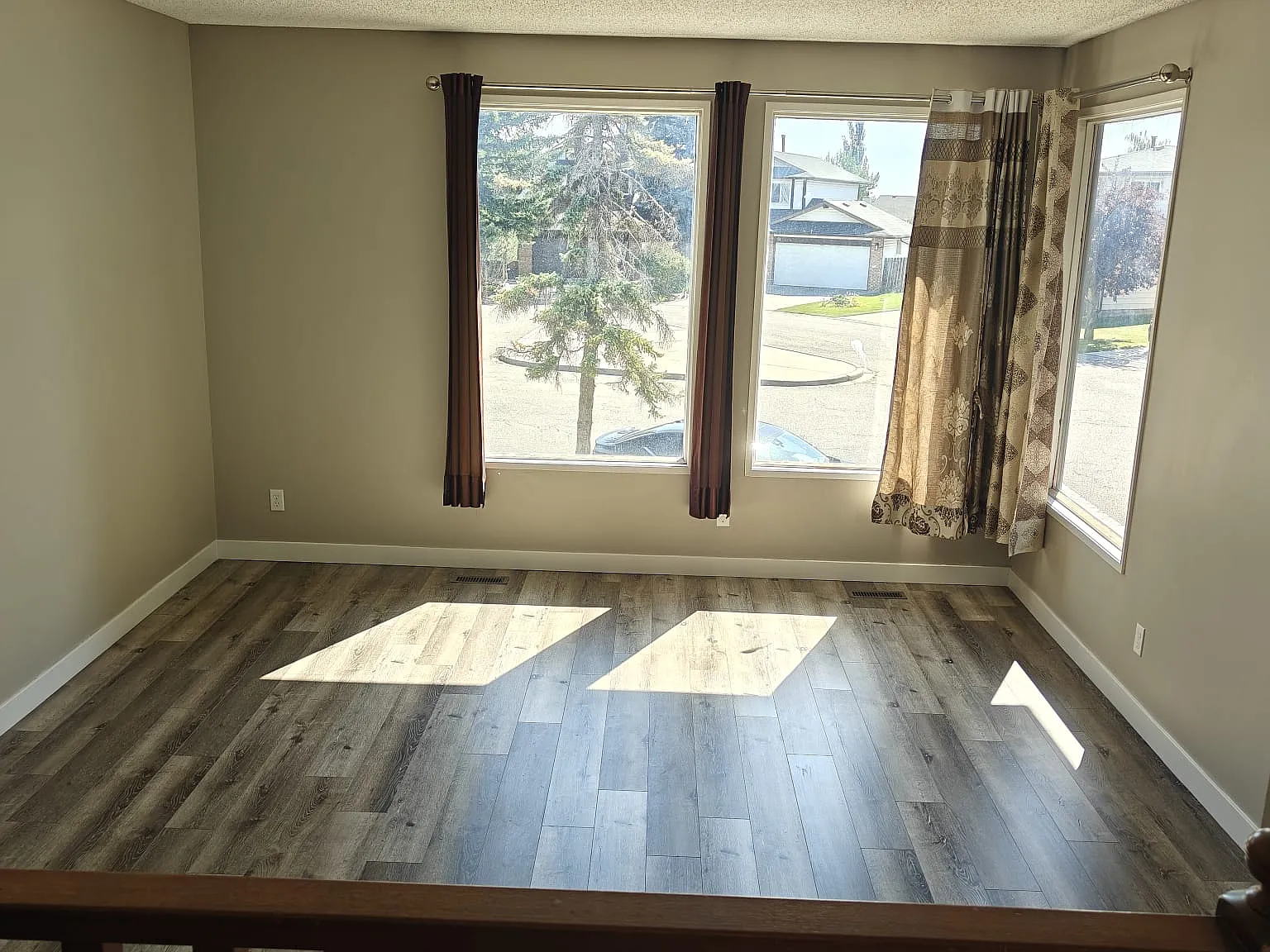 23 Millbank Court SW - Main Floor — Photo 2