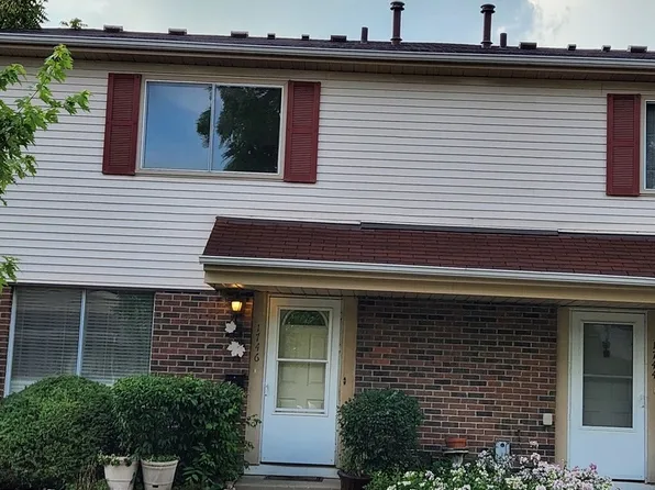 1746 Queensbury Cir Unit 5832, Hoffman Estates, IL 60169