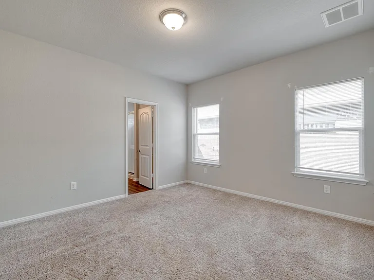 108 Kleberg Ct — Photo 12
