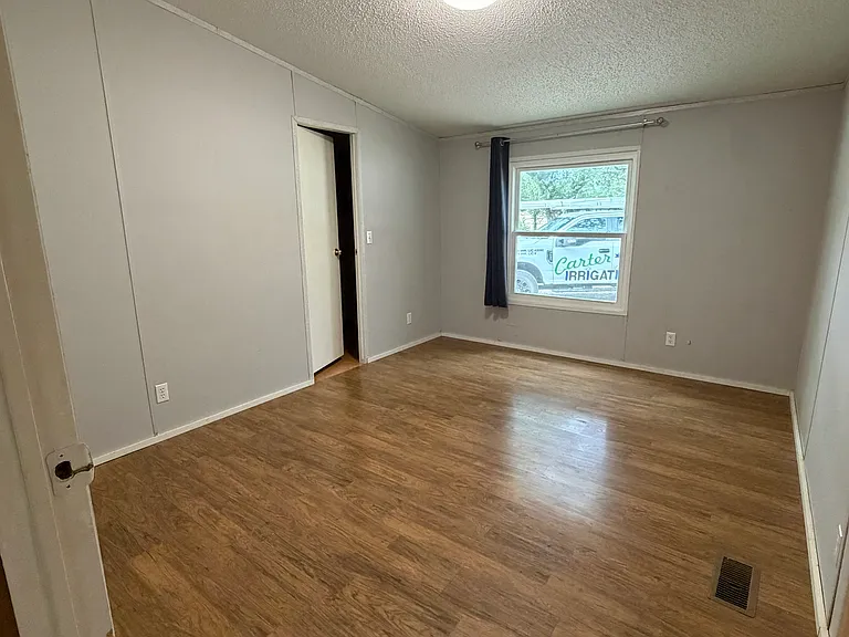 22167 FM 306 — Photo 10