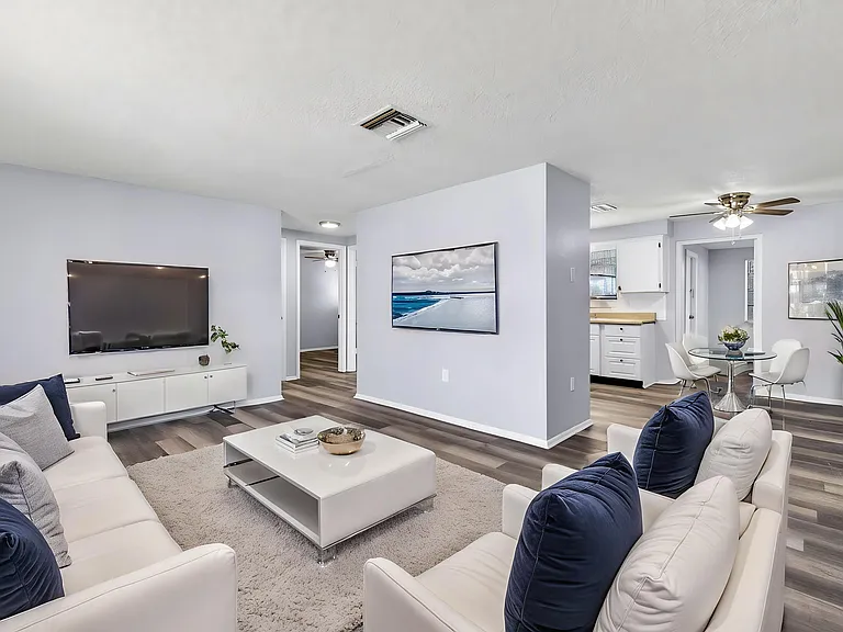 6324 Baldwyn Ave — Photo 1