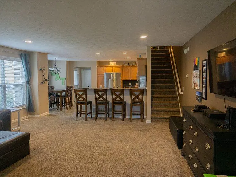 3675 Andover Ln — Photo 3