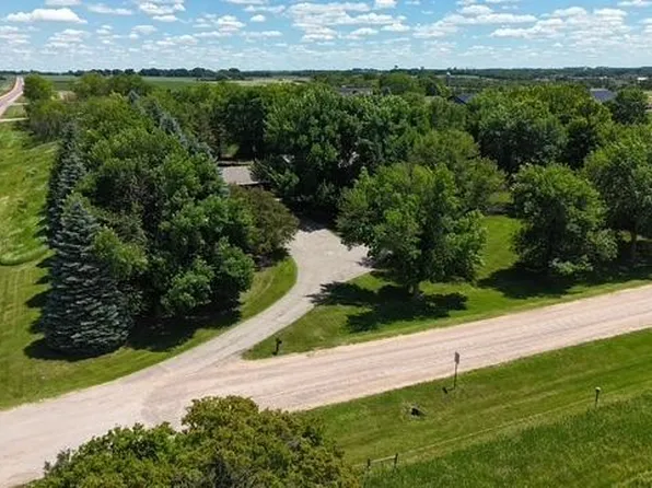 3155 Matthew Dr, Windom, MN 56101