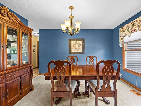 3rd image of 3823 Pershing Dr