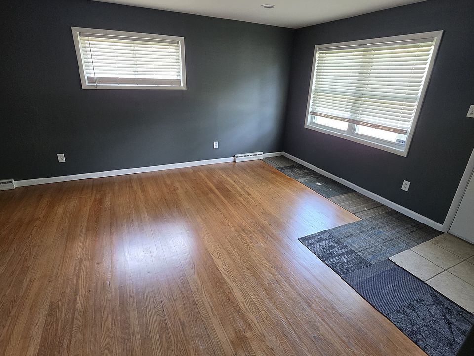 1st image of 809 Lightwood Dr #4