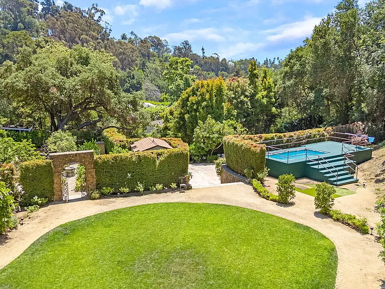1957 Mandeville Canyon Rd — Photo 39