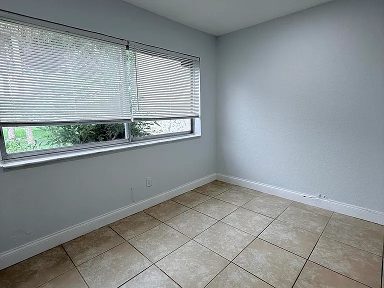 9640 NW 65th St #D10 — Photo 18