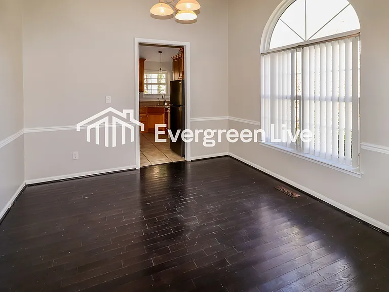 1204 Willow Creek Ct — Photo 5