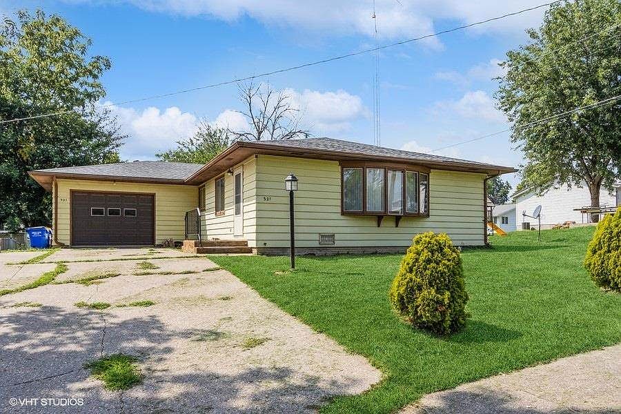 321 5th St, Ainsworth, IA 52201 MLS 202304521 Zillow