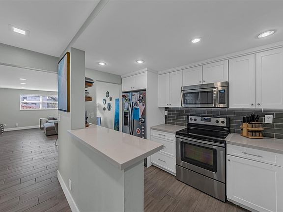 2nd image of 611 NE 14th Ave APT 306