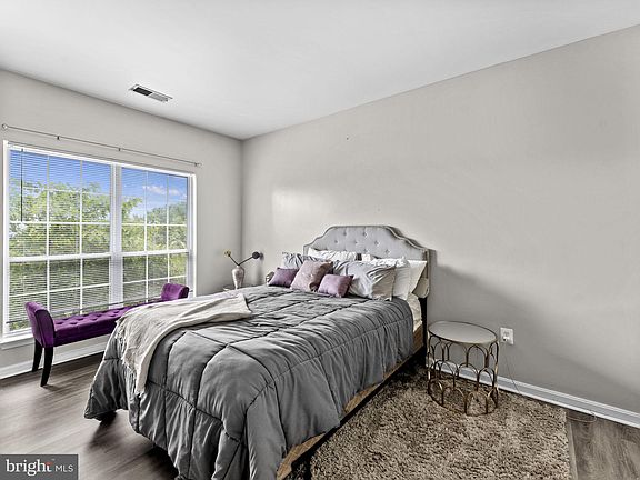 5th image of 4850 Eisenhower Ave Unit 403