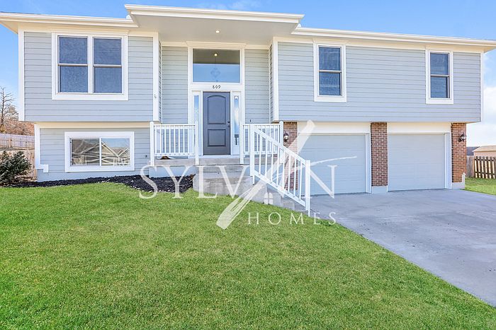 1st image of 809 SW Hill Top Ct