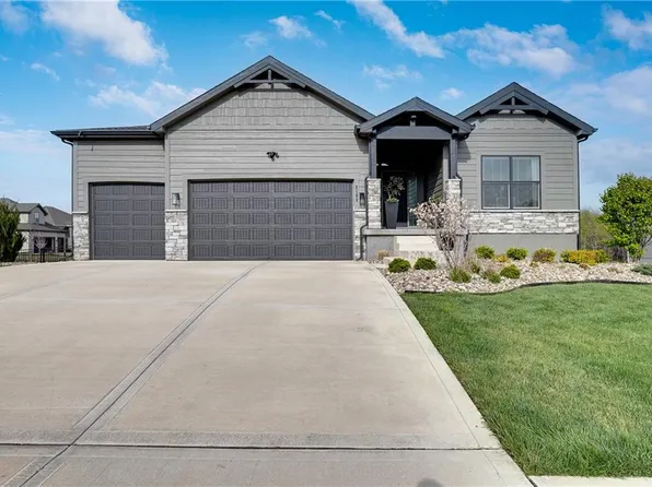 2103 NW Killarney Ln, Lees Summit, MO 64081