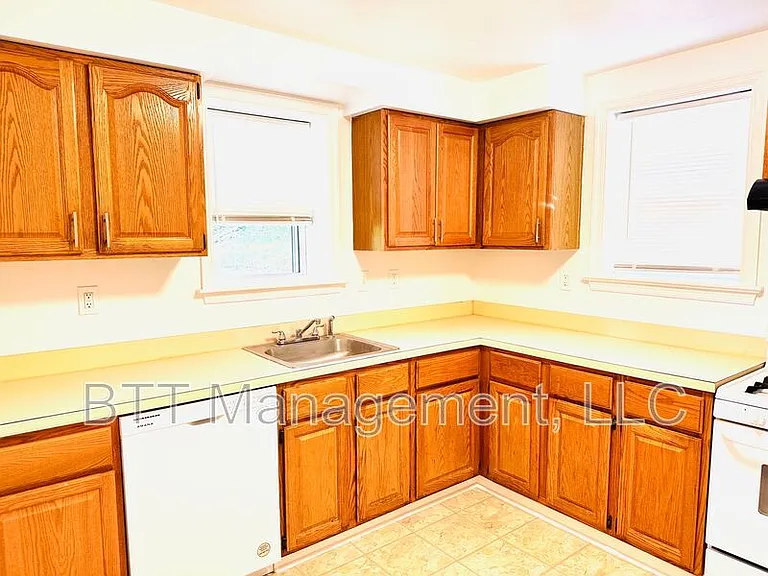 907 Hudson Ave #3 — Photo 31