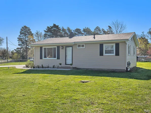 11353 Main Rd, Fenton, MI 48430
