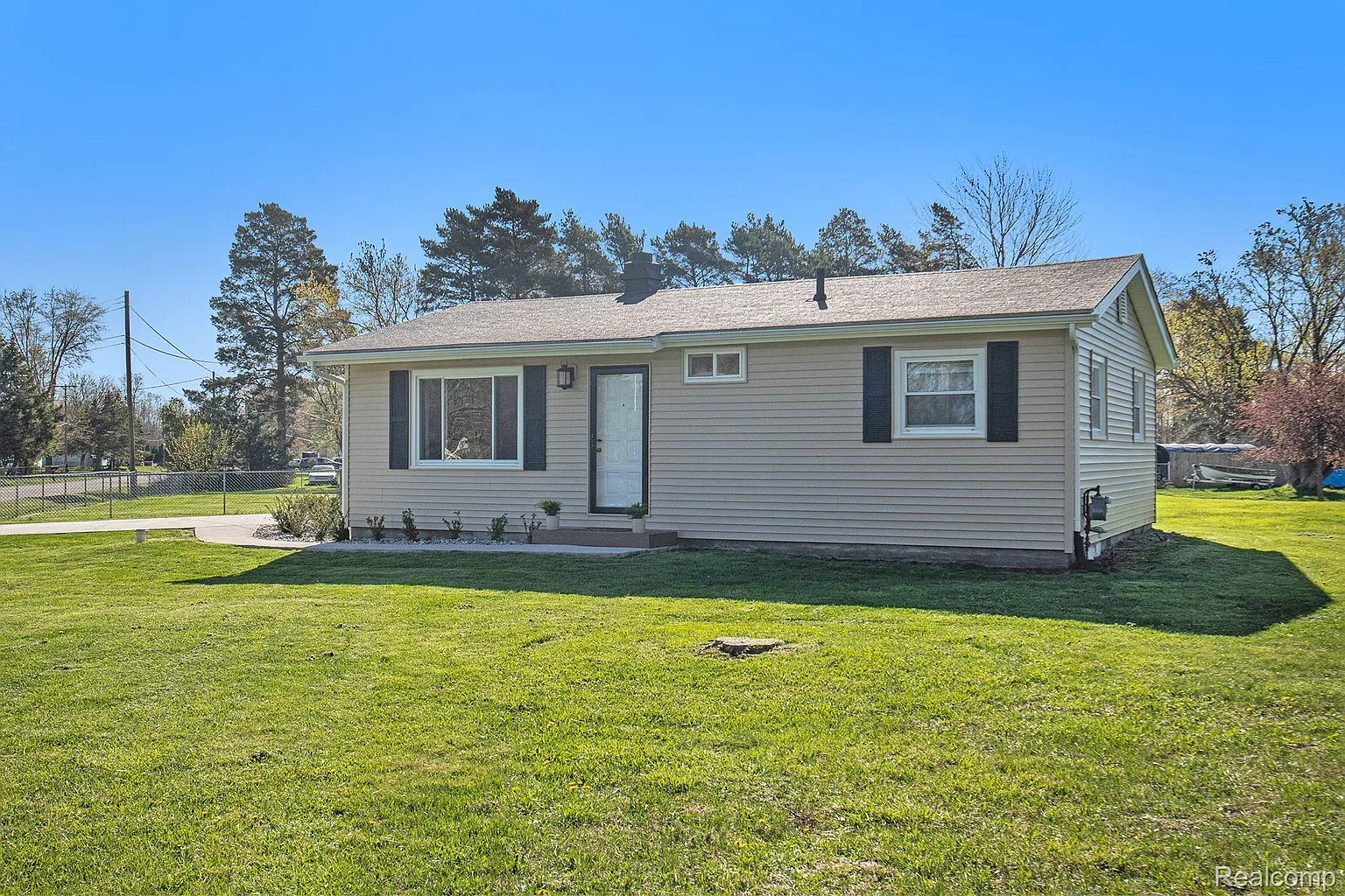 11353 Main Rd photo 1