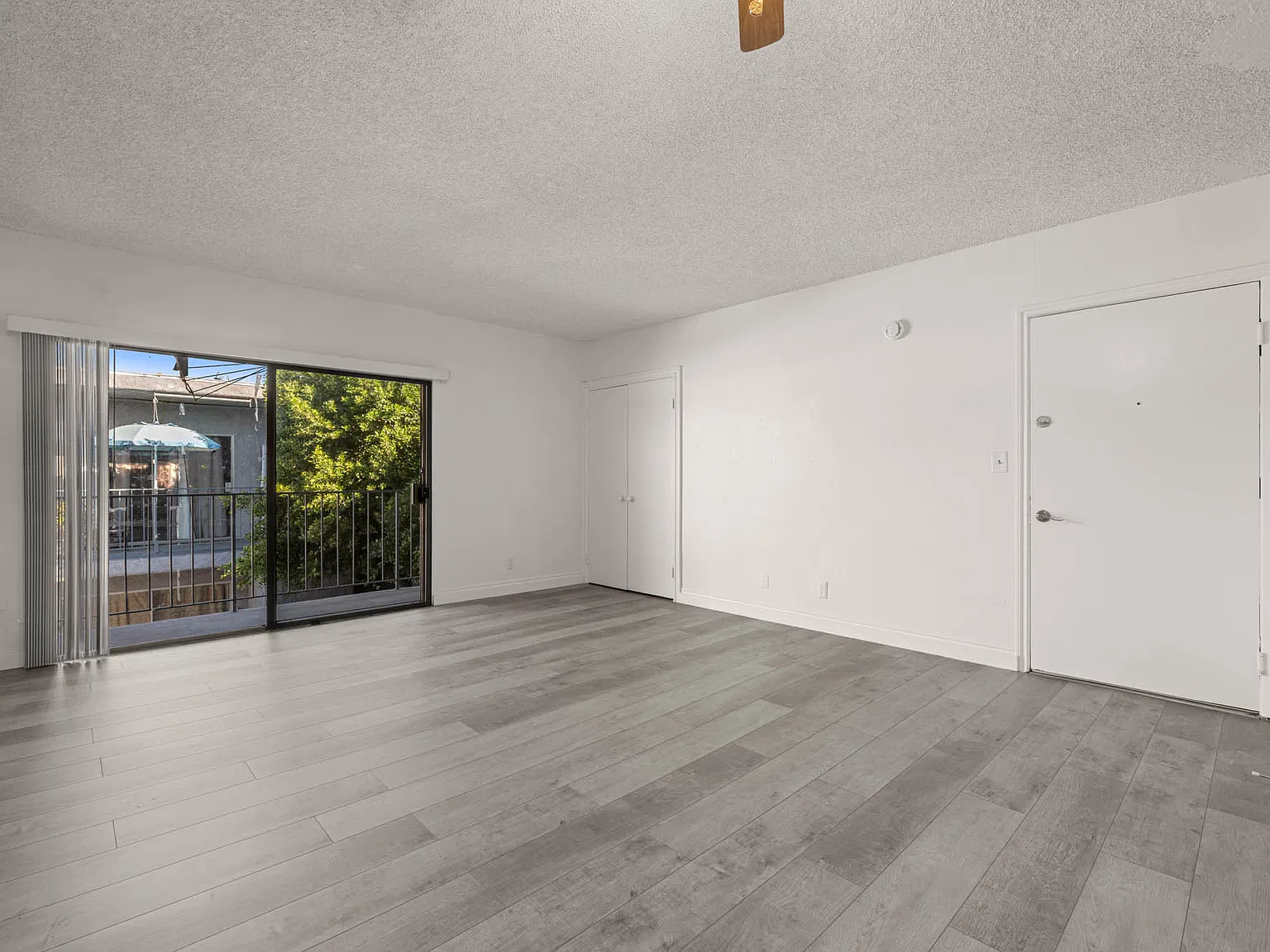 8633 Columbus Ave — Photo 2