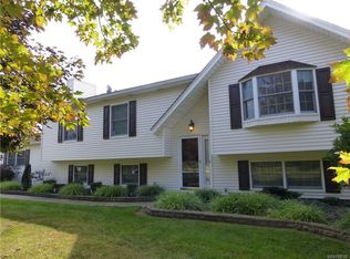 7150 Ellicott Rd, Lockport, NY 14094