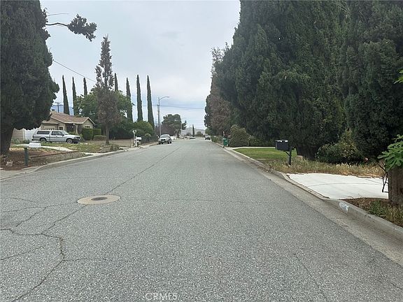 5th image of 310 Santa Rita Pl