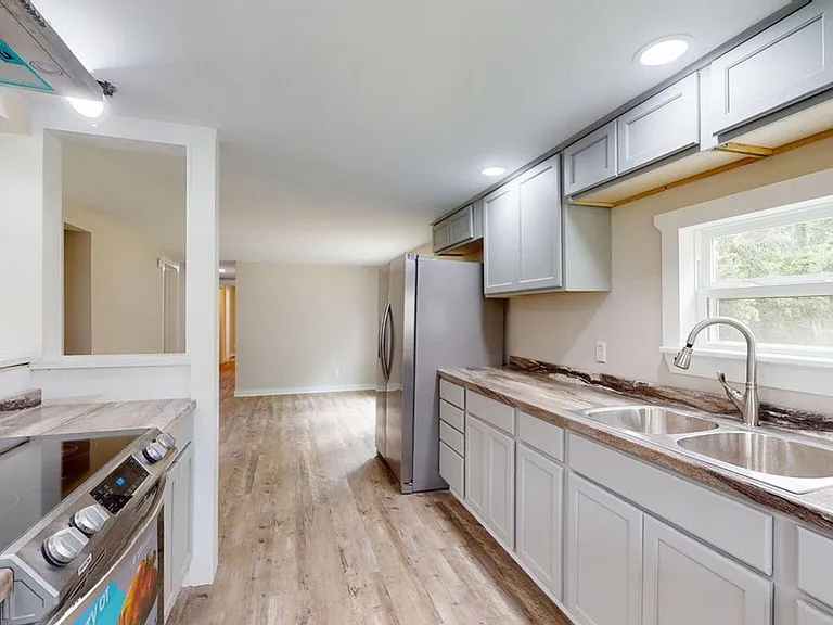 308 Queens Rd — Photo 23