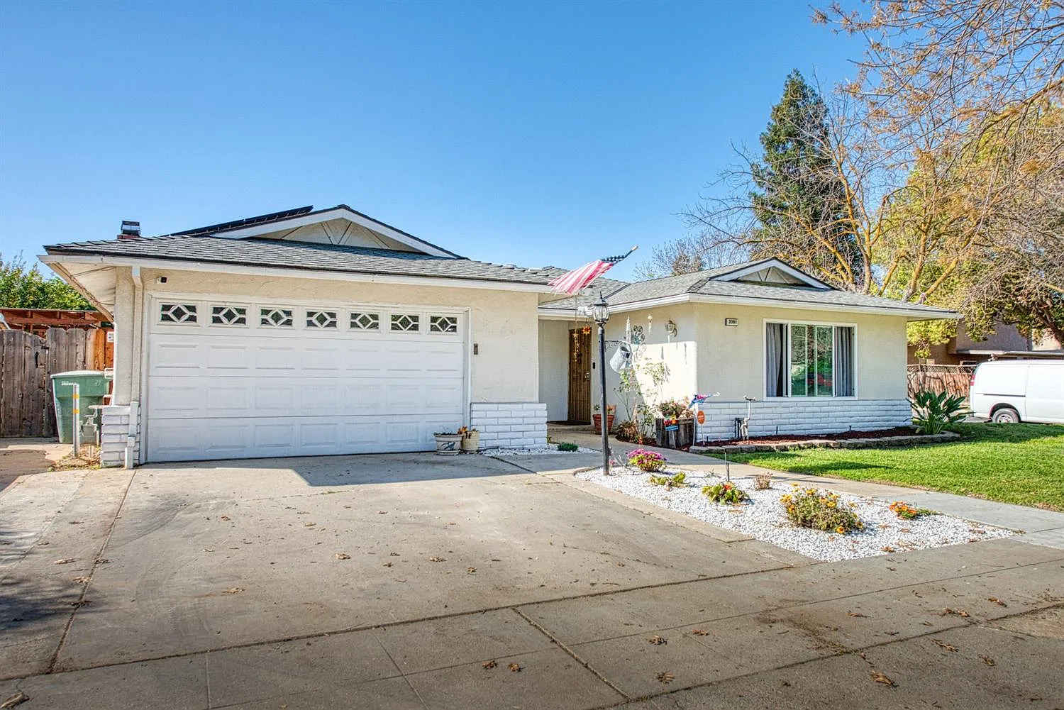 3391 W Dovewood Ln photo 1