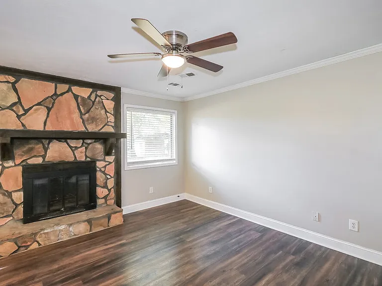 9346 Woodknoll Way — Photo 4