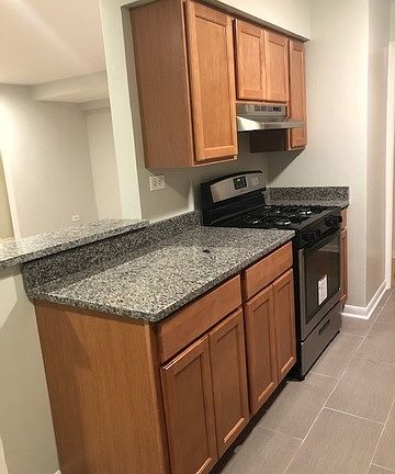 5th image of 2036 W Foster Ave APT A1