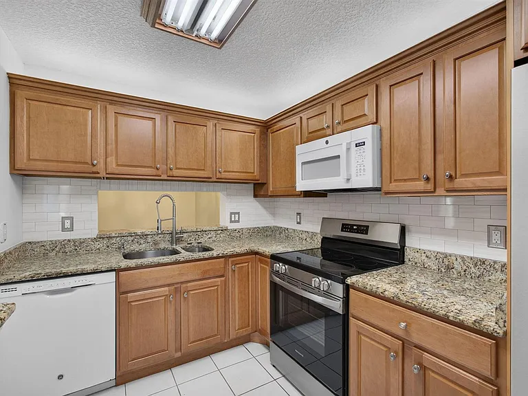 6341 Chasewood Dr #D — Photo 13