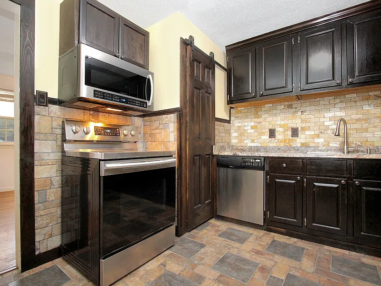 414 Wakefield Ave — Photo 7