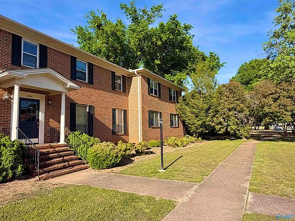3rd image of 1208 Willowbrook Dr SE APT C