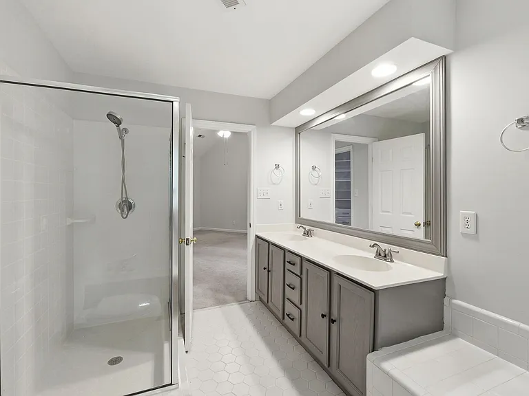 121 Waverly Forest Ln — Photo 13