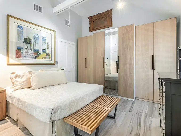 629 Elizabeth St — Photo 23