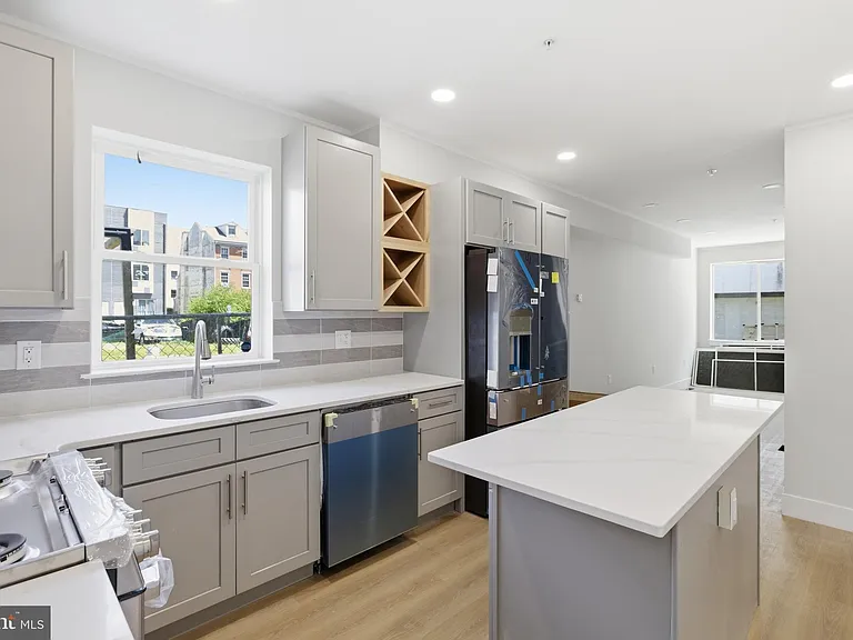 1511 W Flora St — Photo 1