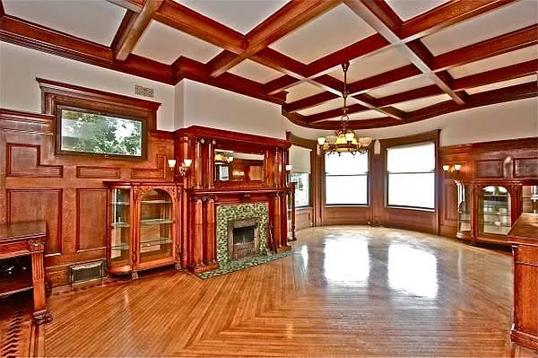 2398 Broadway St — Photo 25