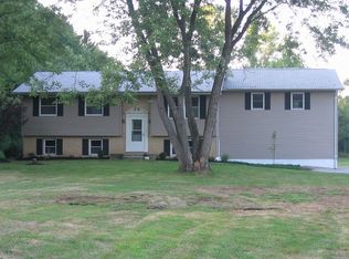 8070 Bainbridge Rd, Chagrin Falls, OH 44023