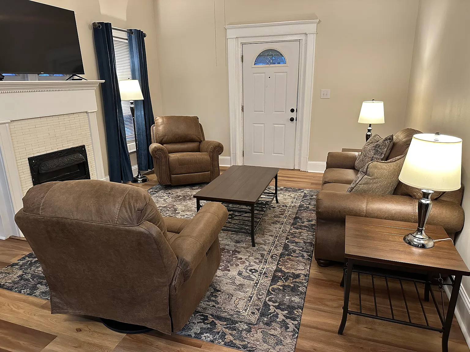 2 bed, 1098 sqft, $1,975 — Photo 2